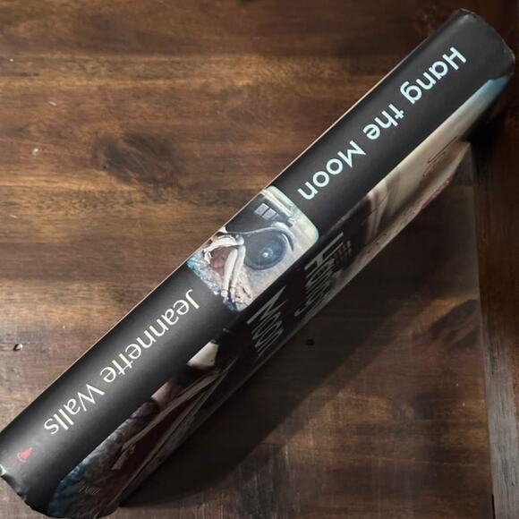 Book: Hang the Moon by Jeannette Walls - Picture 3 of 4
